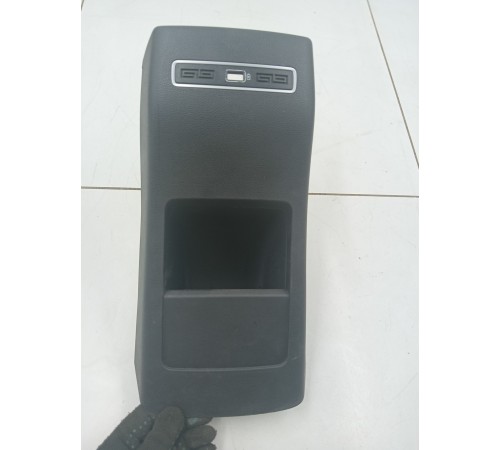 Накладка центральной консоли задняя