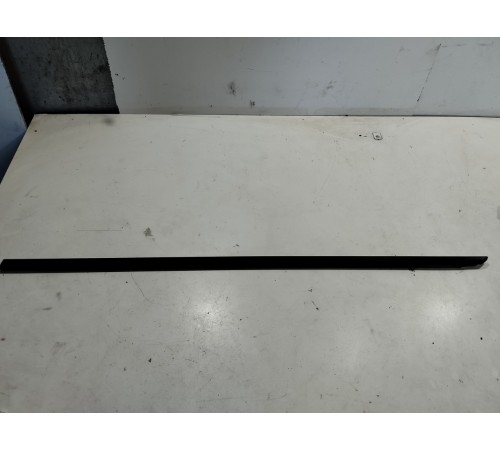 Уплотнитель стекла (передний левый)