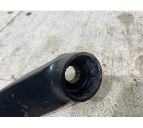 Поводок стеклоочистителя Правый