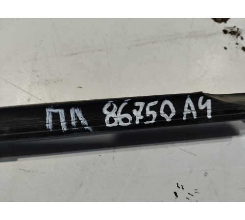 Уплотнитель стекла (передний левый)