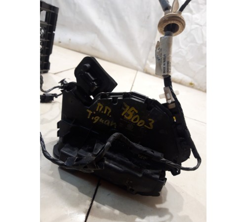 Замок двери (передний, правый)