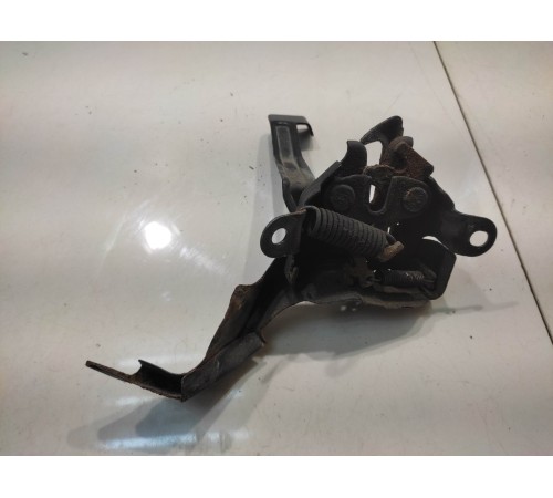 Замок капота