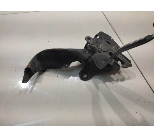 Замок капота