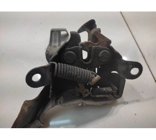 Замок капота