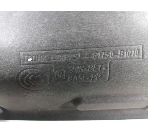 Обшивка крышки багажника