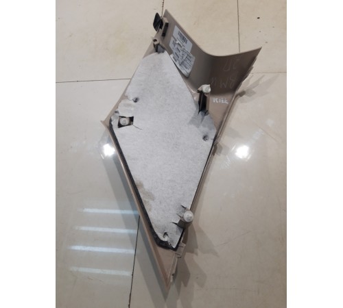 Обшивка багажника (задняя, правая)