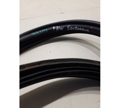 Уплотнитель багажника