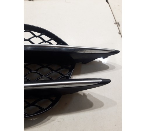 Решетка бампера нижняя передняя правая