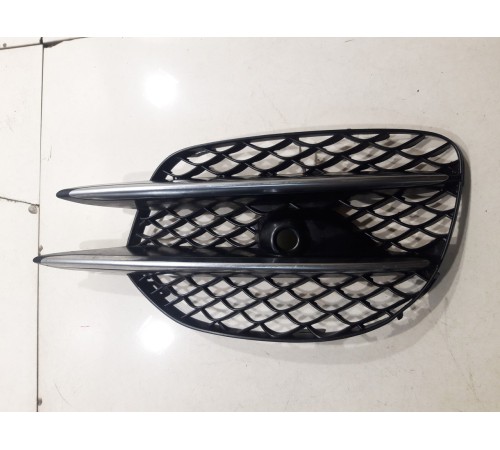 Решетка бампера нижняя передняя правая