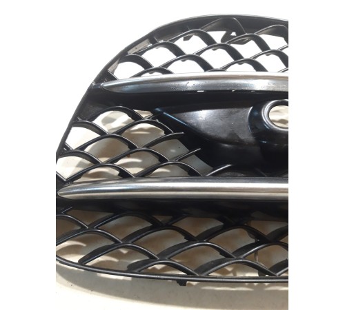 Решетка бампера нижняя передняя правая