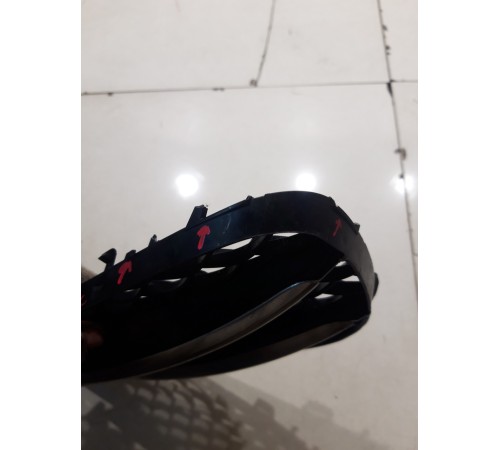 Решетка бампера нижняя передняя правая