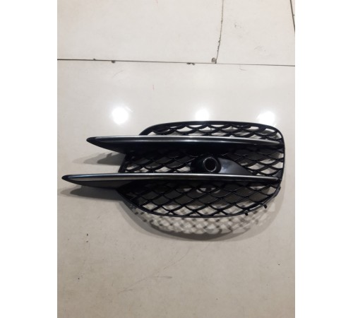 Решетка бампера нижняя передняя правая