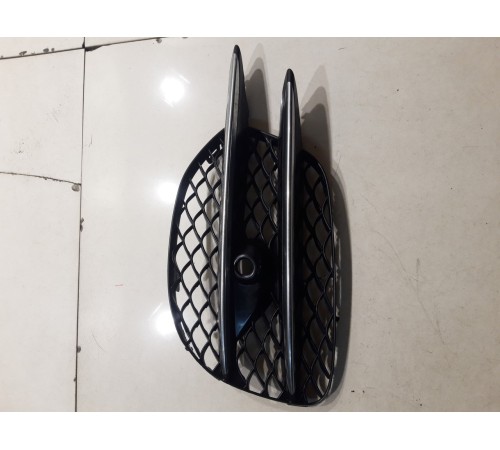 Решетка бампера нижняя передняя правая