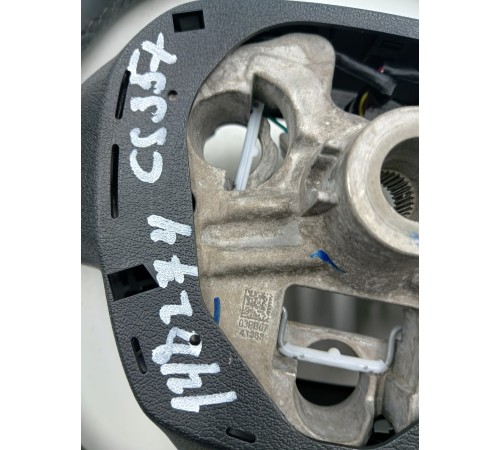 Рулевое колесо в сборе с многофункциональными кнопками