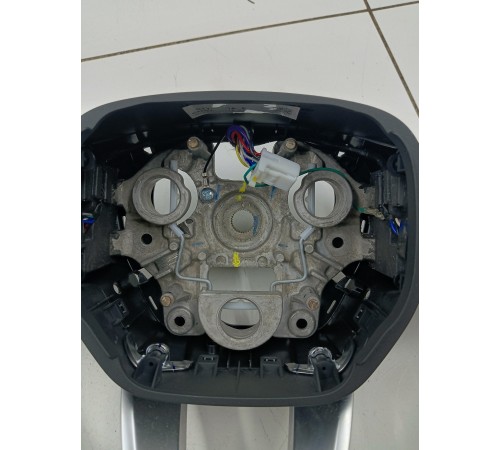 Рулевое колесо в сборе с многофункциональными кнопками