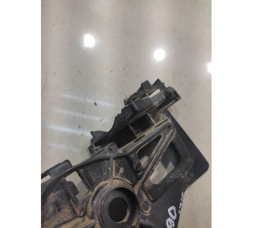 Кронштейн заднего бампера (левый)