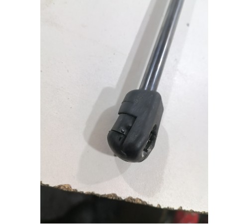 Амортизатор капота