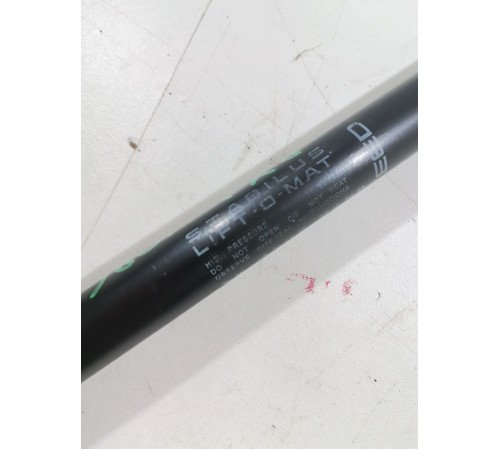 Амортизатор капота