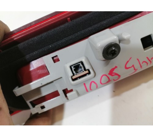 Фонарь крышки багажника центральный