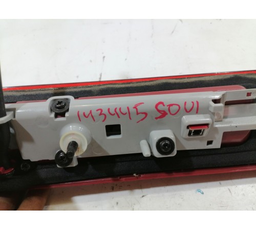 Фонарь крышки багажника центральный