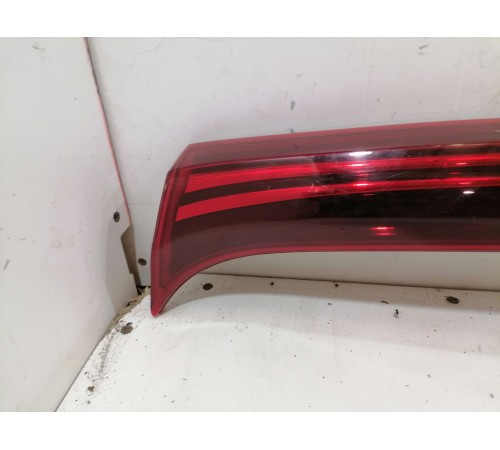 Фонарь крышки багажника центральный