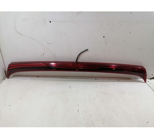 Фонарь крышки багажника центральный