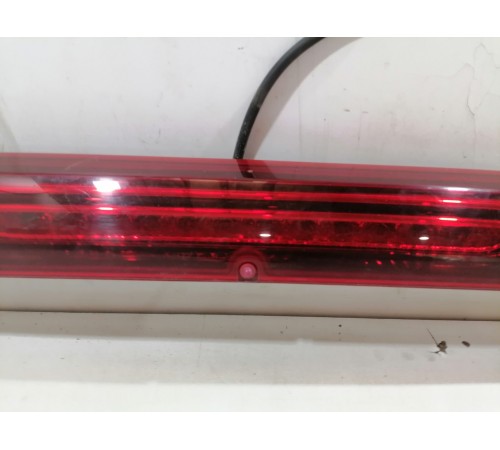 Фонарь крышки багажника центральный