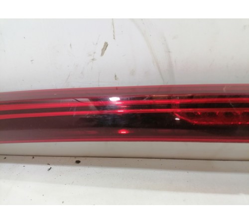 Фонарь крышки багажника центральный