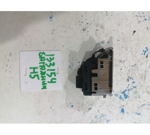 Кнопка открывания багажника