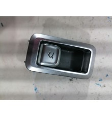 Кнопка открывания багажника