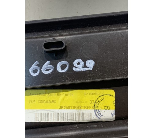 Накладка на порог (передняя, правая)