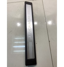 Накладка на порог (передняя, правая)