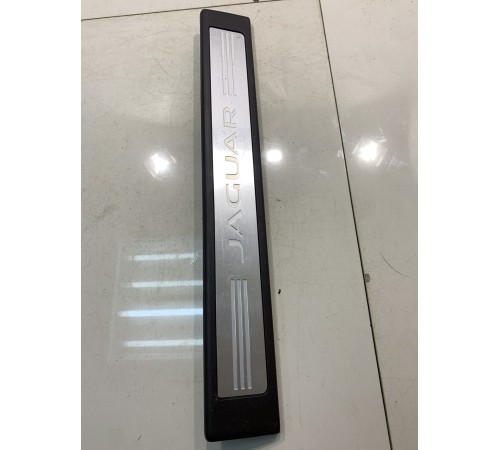 Накладка на порог (передняя, правая)