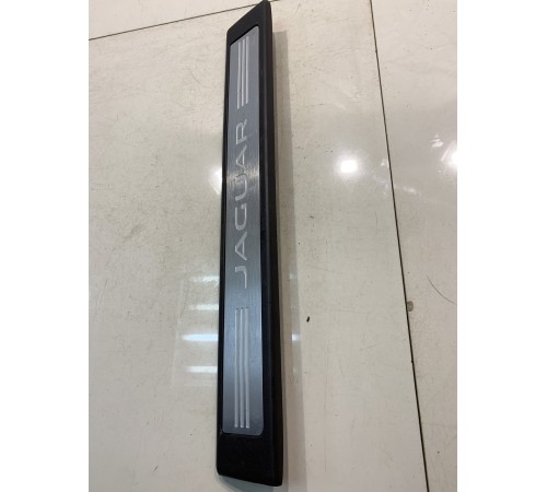 Накладка на порог (передняя, правая)