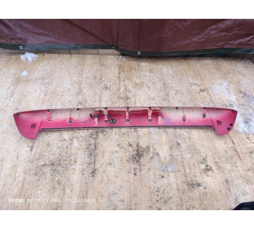 Спойлер крышки двери багажника