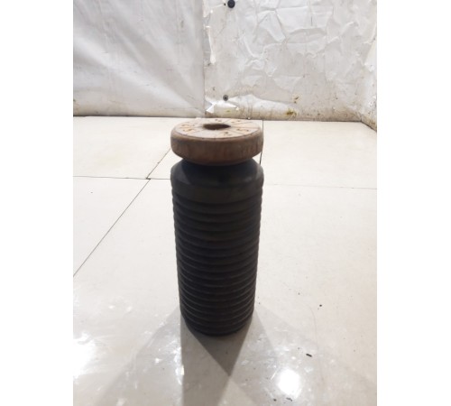 отбойник стойки(задний левый)