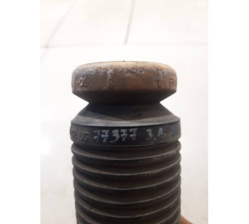 отбойник стойки(задний левый)