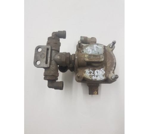 Клапан ускорительный задний левый