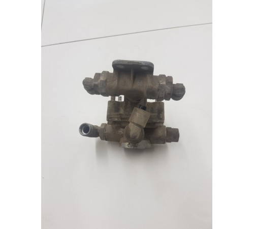 Клапан ускорительный задний левый