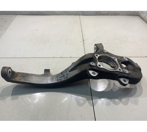 Кулак поворотный (передний правый)