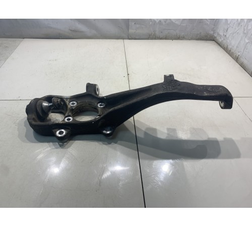 Кулак поворотный (передний правый)