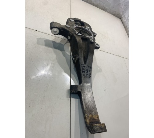 Кулак поворотный (передний правый)