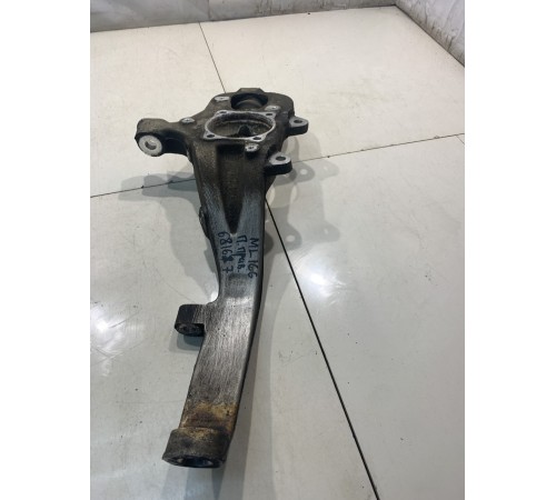 Кулак поворотный (передний правый)