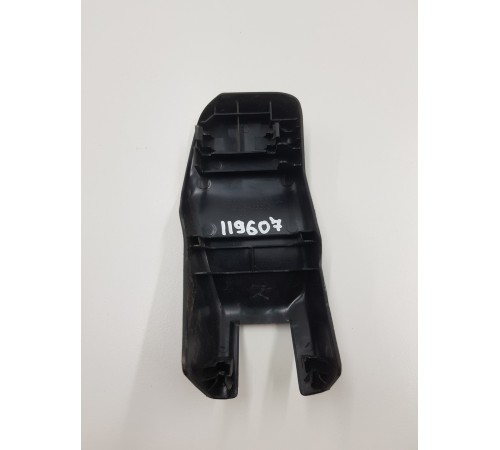 Заглушка крепления сиденья передняя левая