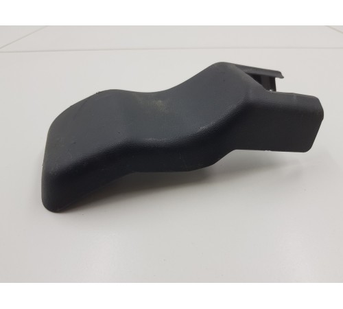 Заглушка крепления сиденья передняя левая