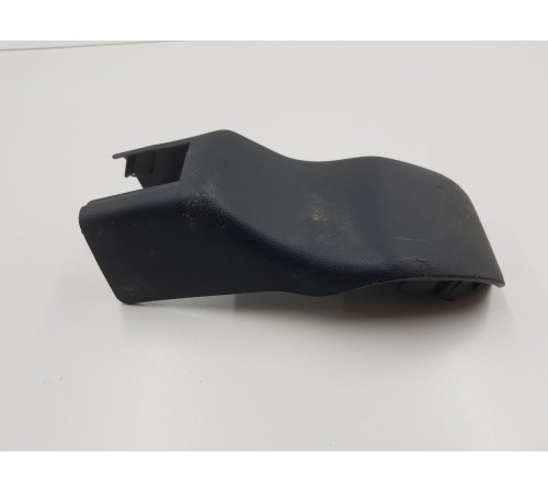 Заглушка крепления сиденья передняя левая