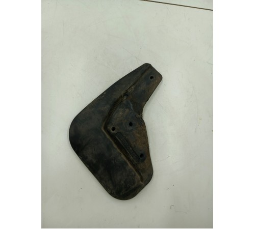 Брызговик задний левый