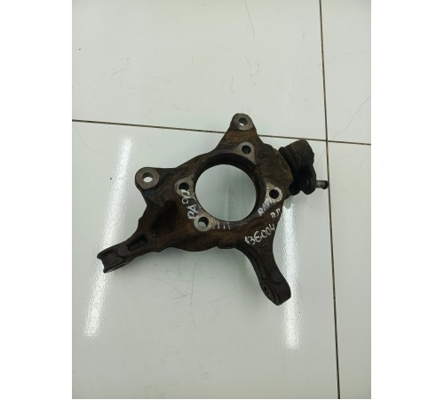 Кулак поворотный передний правый