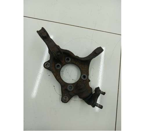 Кулак поворотный передний правый