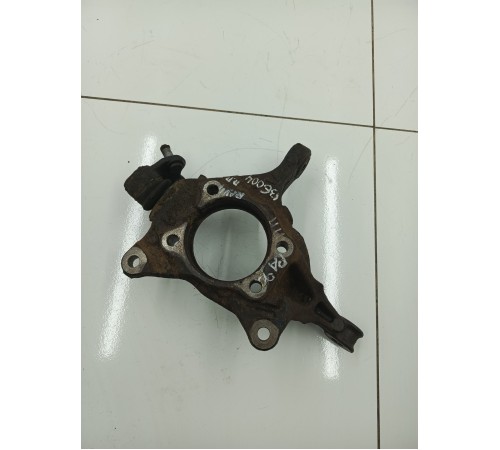 Кулак поворотный передний правый